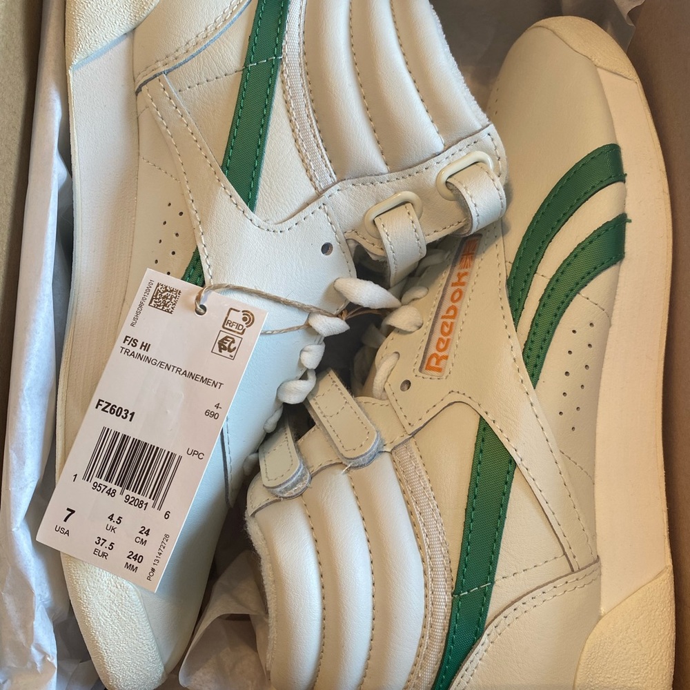 NIB Reebok Classic High Tops - Picture 9 of 9